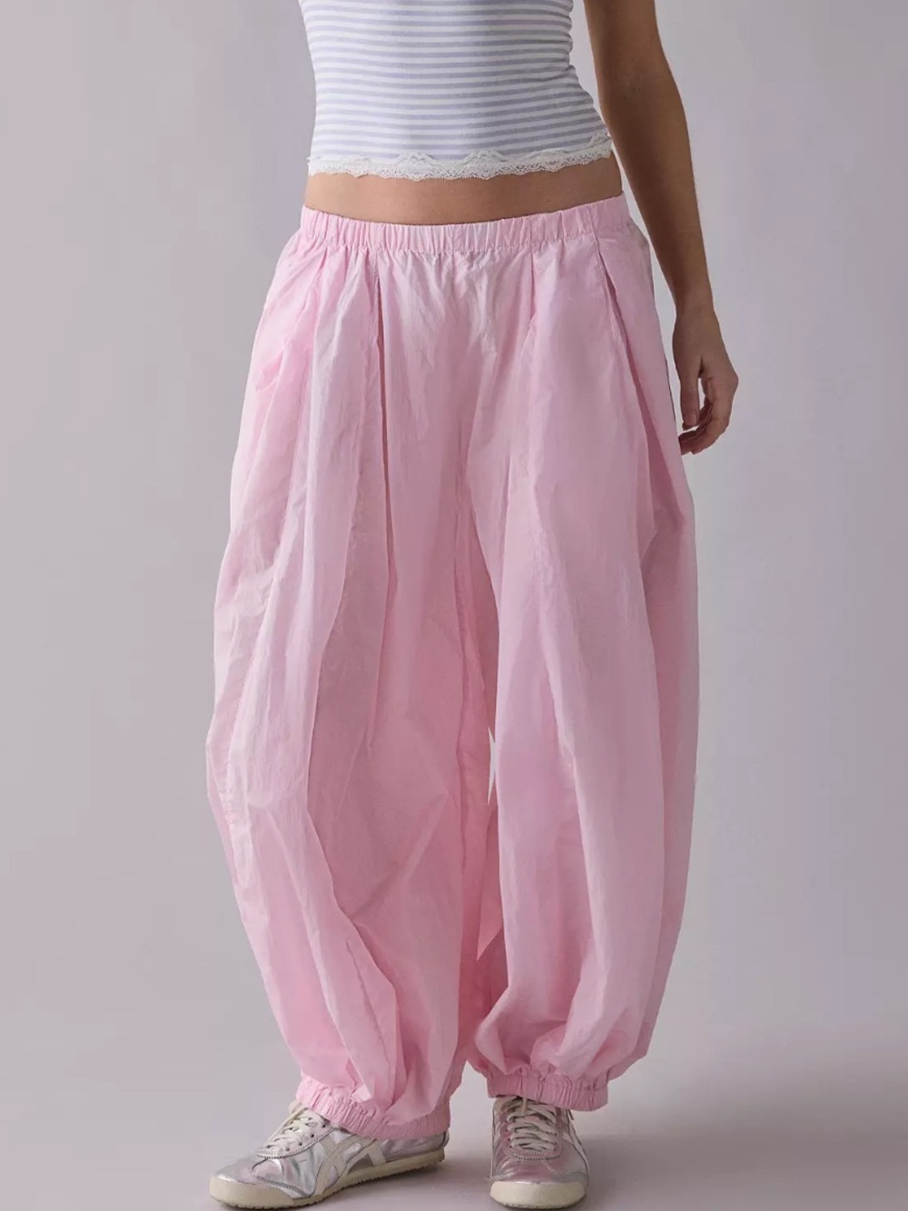 BDG ladies cloud low rise balloon pants size large